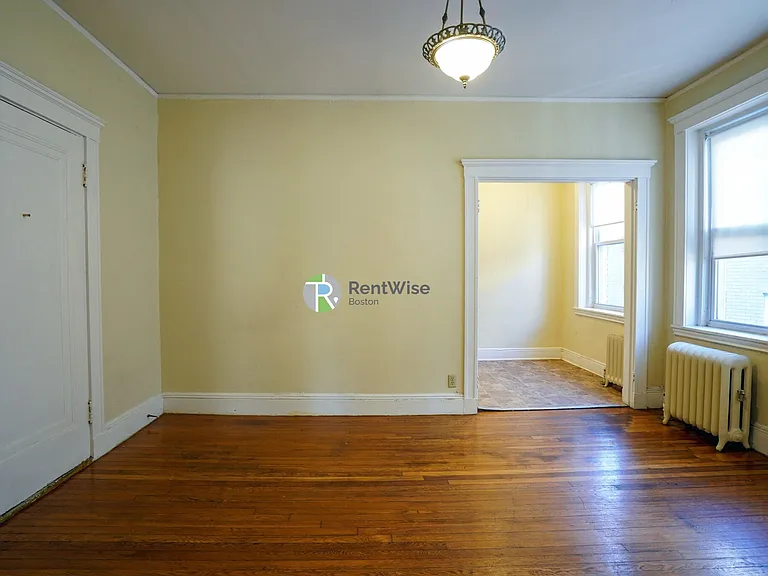 37 Woodstock Ave #1 — Photo 7