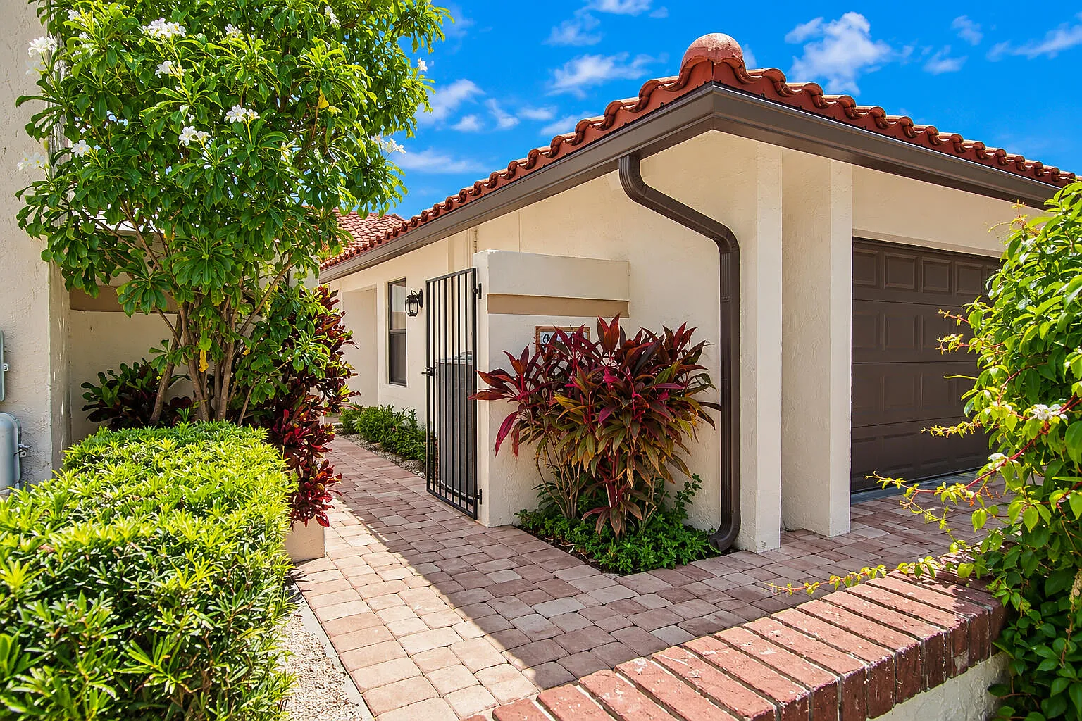 3 bed, 2.5 bath, 2076 sqft, $6,250 — Photo 3