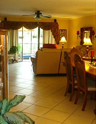 2/2 CONDO FOR SALE SITUATED IN THE HEART OF WESTON.