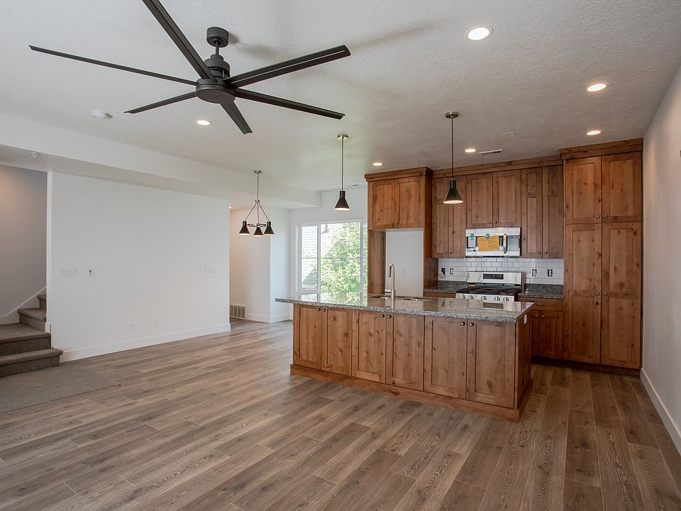 Main living area with 72" ceiling fan and 9 foot ceilings.