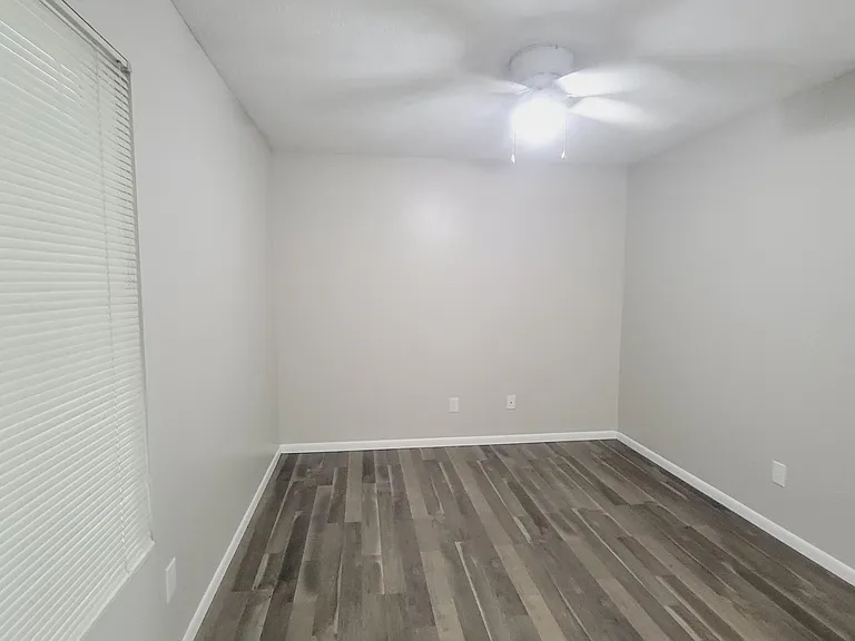 1316 E Woodshire Dr — Photo 28