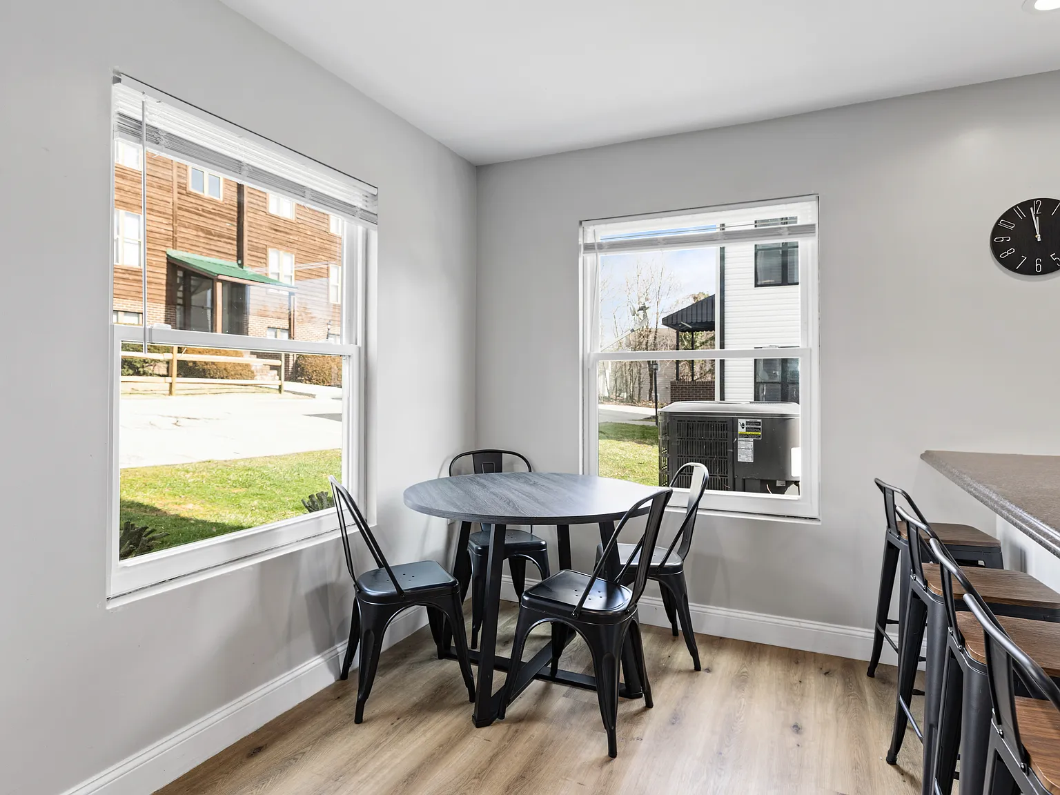 2 bed, 1000 sqft, $1,650 — Photo 4
