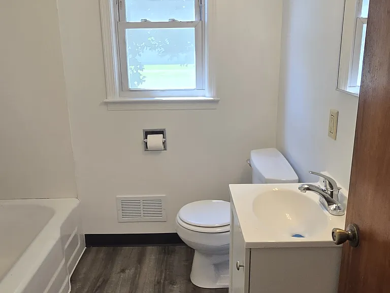 310 1st Ave SW #312 — Photo 5
