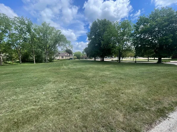 2302 Hill Ave, Spirit Lake, IA 51360