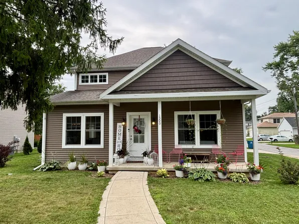 1300 Bobolink Rd, Valparaiso, IN 46383