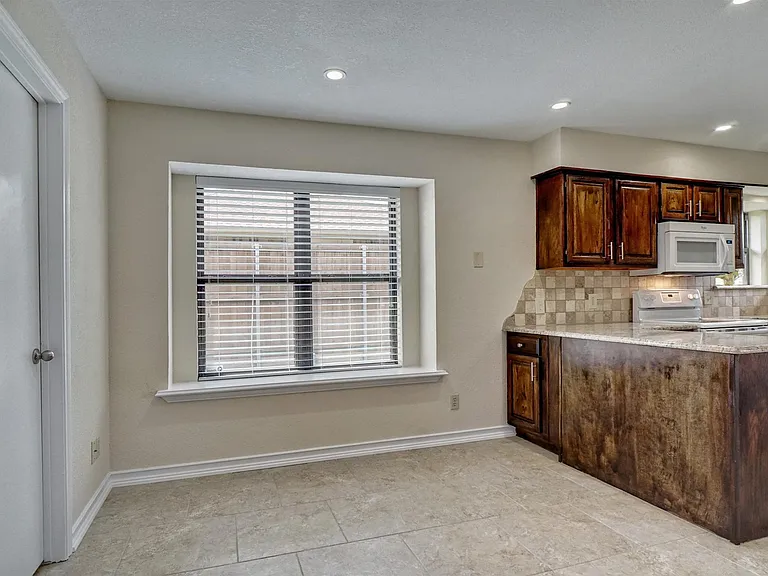 753 Eagle Dr — Photo 13