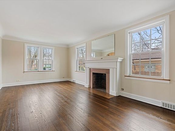 5th image of 2123 W 107th St