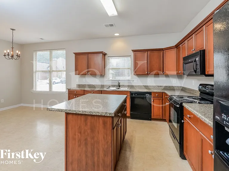 1000 Medinah Dr — Photo 6