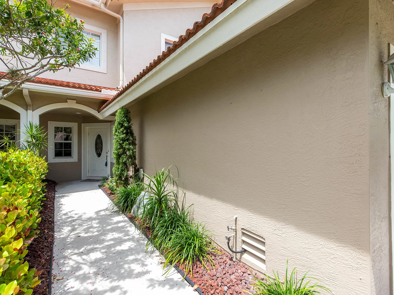 3 bed, 2.5 bath, 1779 sqft, $5,000 — Photo 2