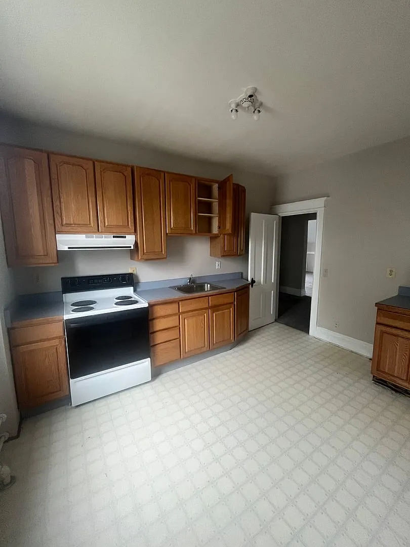 293 Dartmouth Street — Photo 2