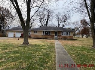 1321 W Hickory St, Nevada, MO 64772