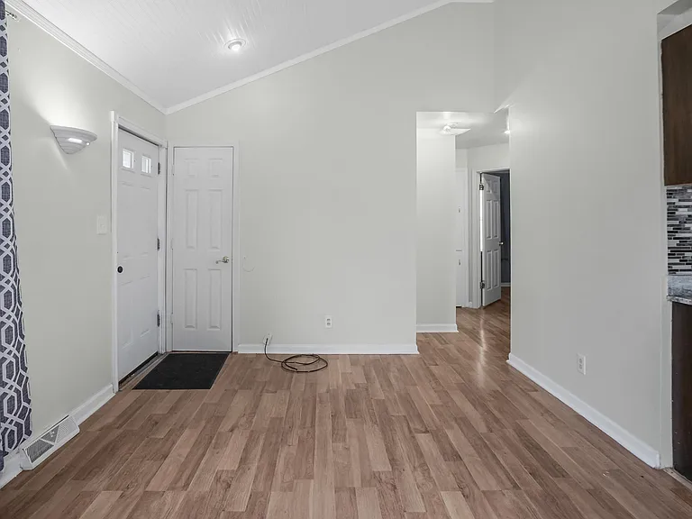 22000 Cunningham Ave — Photo 7