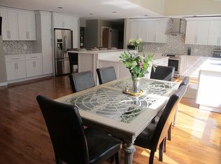 2 Meadow Ln, Mill Neck, NY 11765