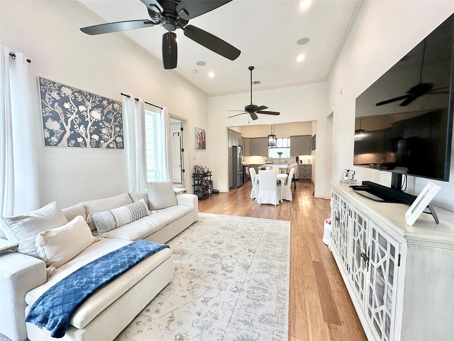 3 bed, 2.5 bath, 1550 sqft, $2,800 — Photo 3
