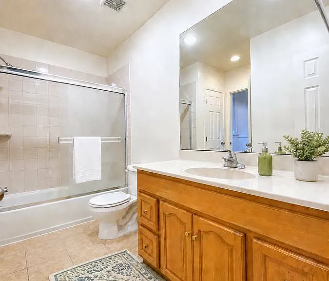 243 Waller St — Photo 11