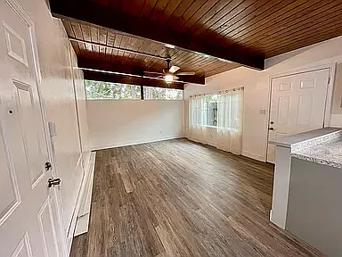818 E Kaweah Ave — Photo 2