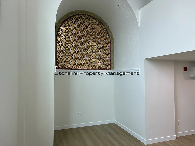 265 Manton Ave — Photo 11