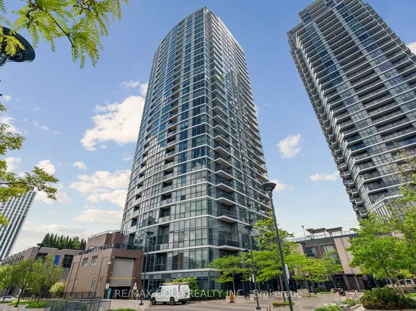 9 Valhalla Inn Rd #2604, Toronto, ON M9B 0B2