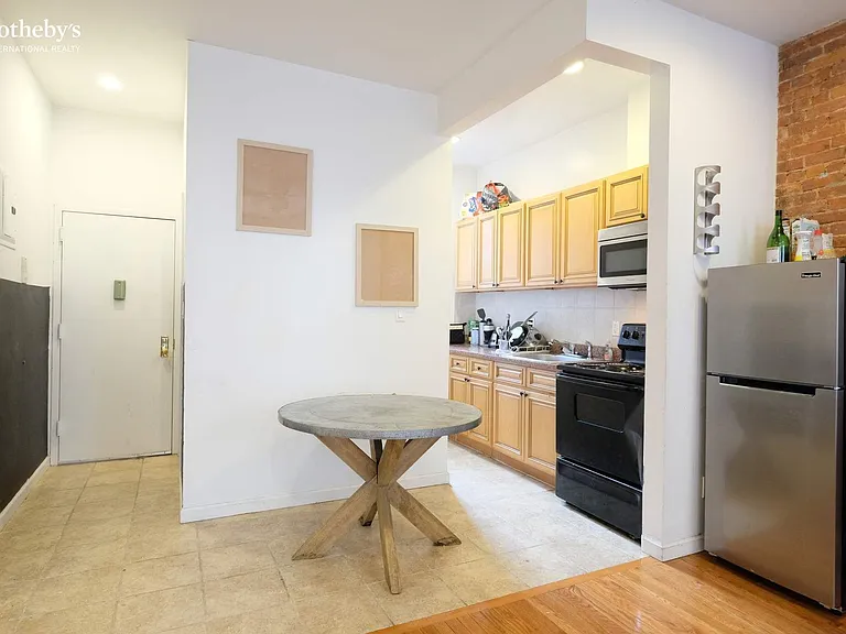744 9th Ave #5R — Photo 6