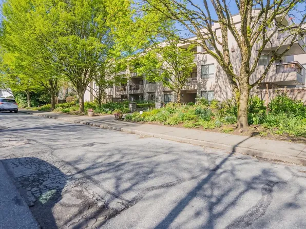 975 W 13th Ave #305, Vancouver, BC V5Z 1P4