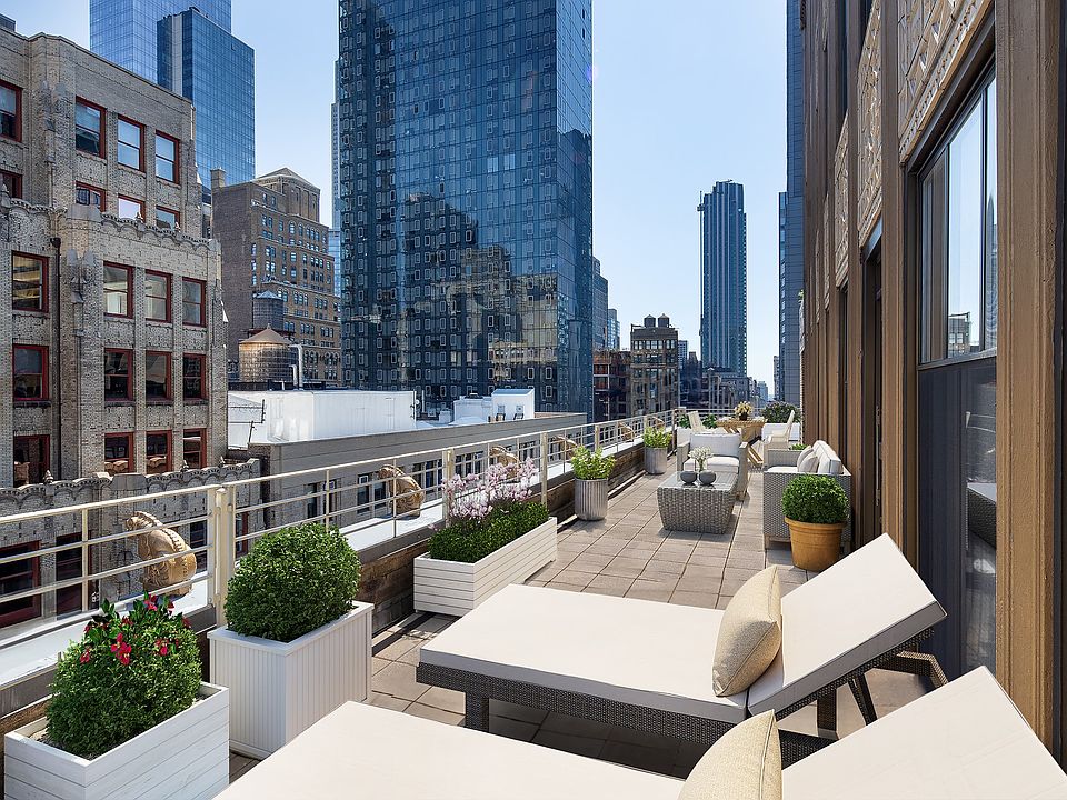 1st image of 130 W 30th St APT 15A