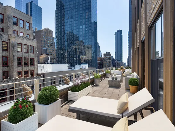 130 West 30th Street image 1 of 10