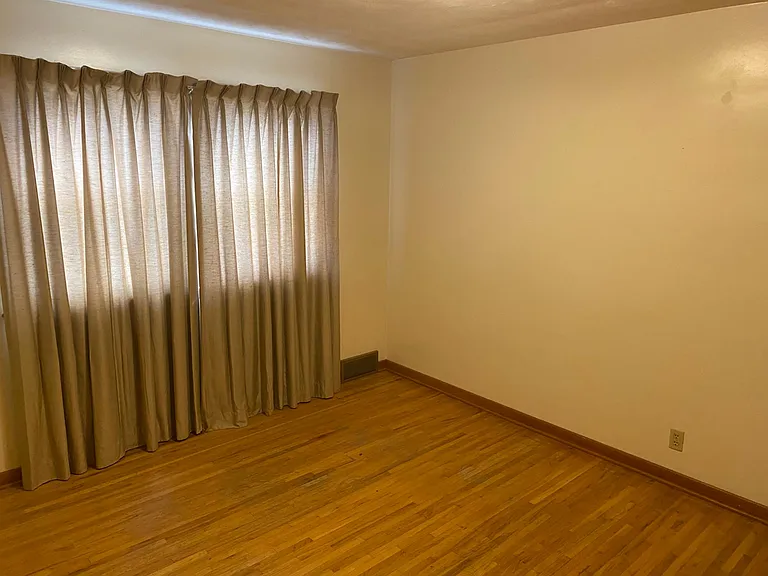1420 E St #6 — Photo 8
