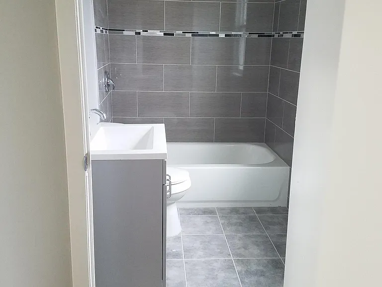 72 Benson Ave #2 — Photo 4
