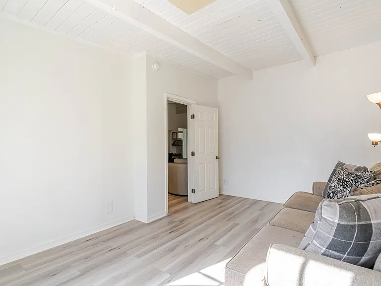 1432 W Avenue H #15 — Photo 7
