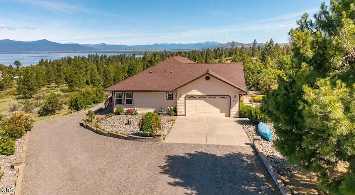 3 bed, 2.5 bath, 2228 sqft, $2,800 — Photo 2