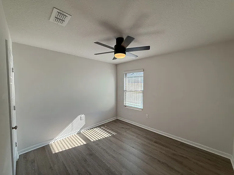 6352 Burrow Ln — Photo 17
