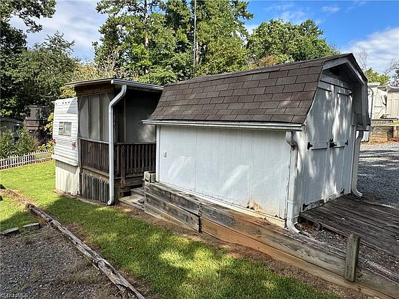 3rd image of 114 Pine St