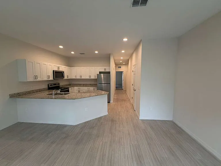 2124 Penny Ln — Photo 6