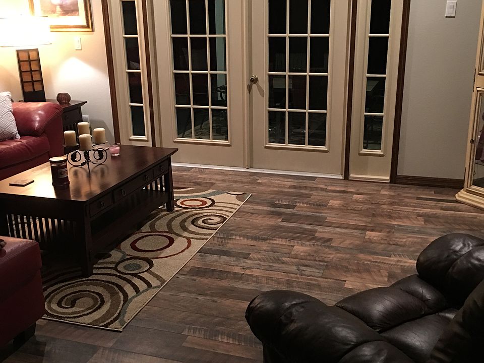 1st image of 913 Stillwell Ln