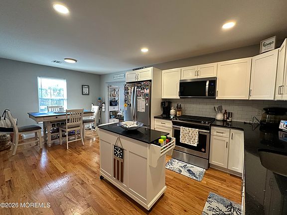 4th image of 517 Asbury Ave APT D