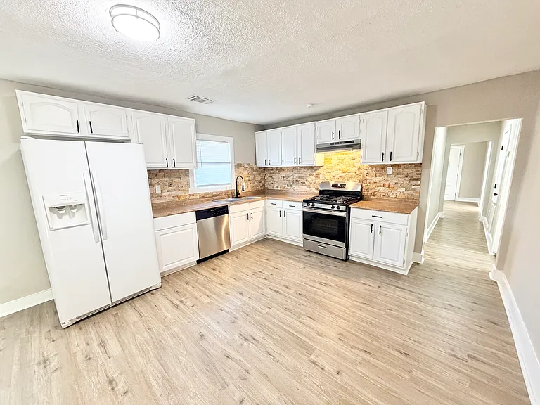 1327 Bailey Ave — Photo 10