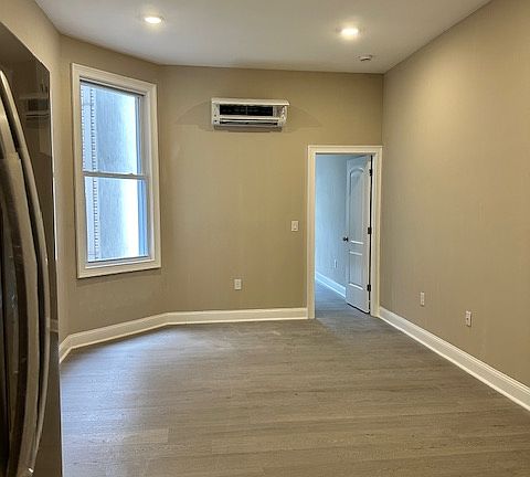 4th image of 76 Manhattan Ave #4