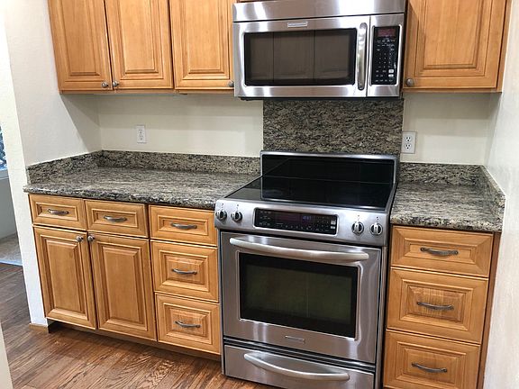 5th image of 2106 Oak Creek Pl