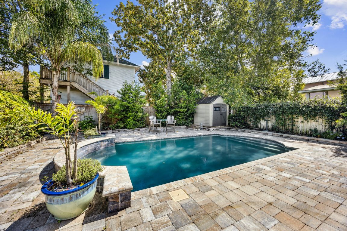 next background image