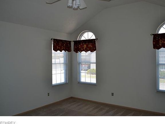4th image of 3996 Villas Dr