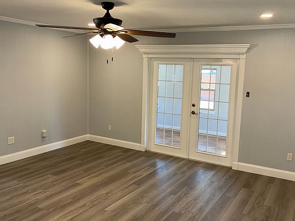 3rd image of 714 N Ector Dr
