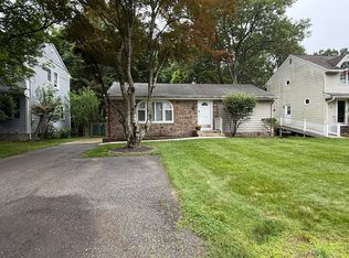 70 Calumet Ave, Oakland, NJ 07436