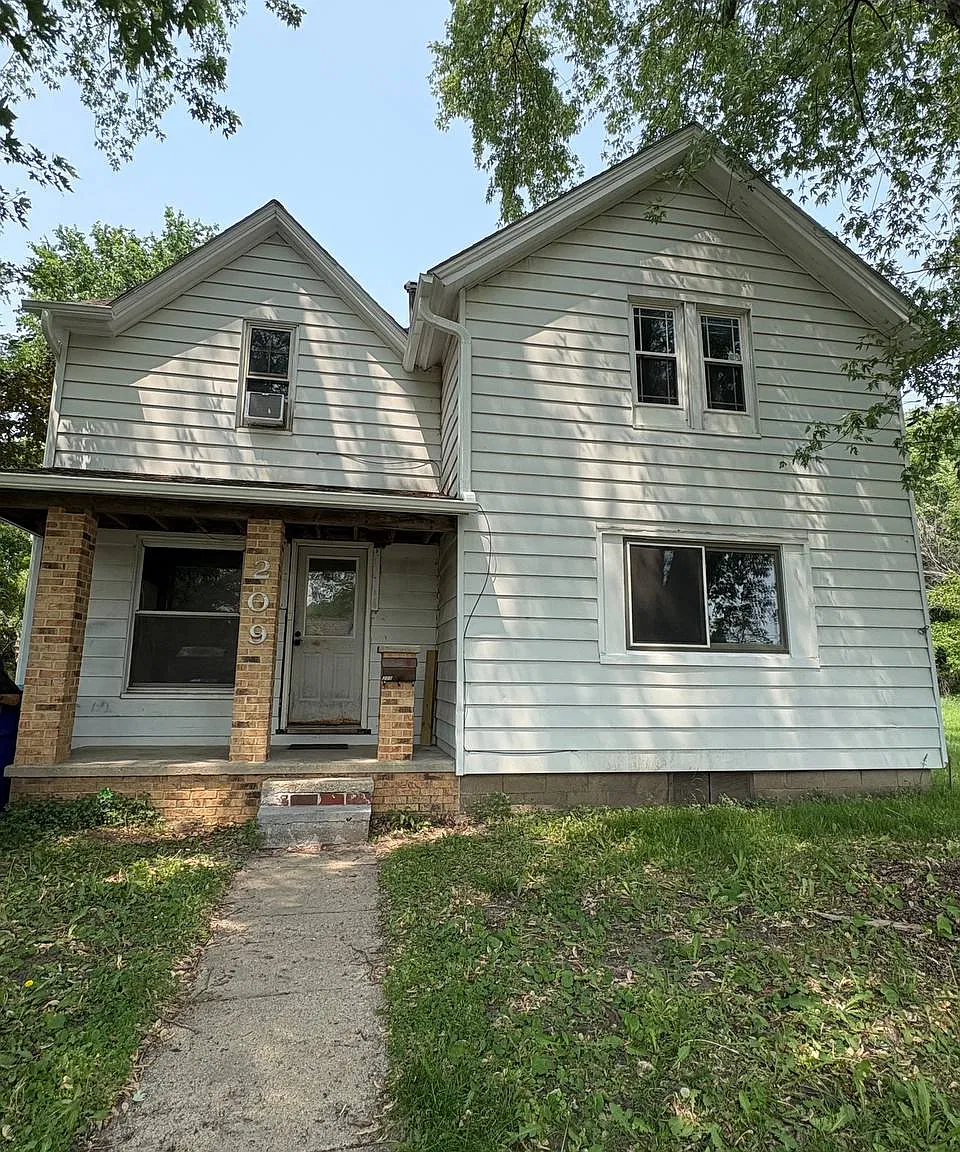3 bed, 1254 sqft, $950 — Photo 1