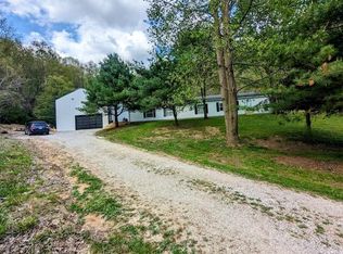 7435 Loches Rd, Saint Louisville, OH 43071