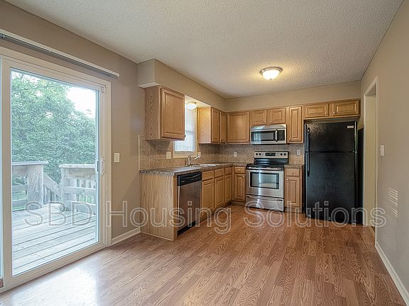4th image of 1611 High Dr