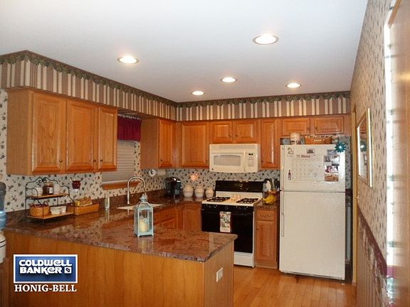 4th image of 1717 Whispering Oaks Dr