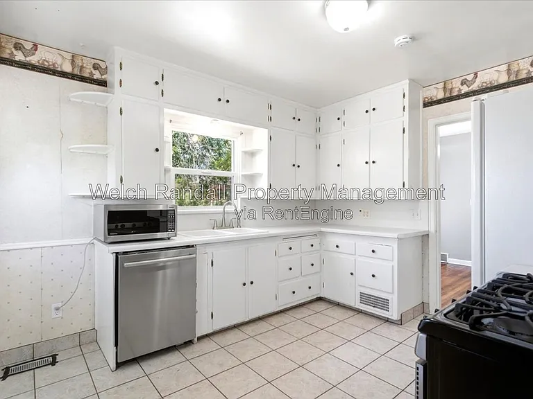 425 E Center St — Photo 10