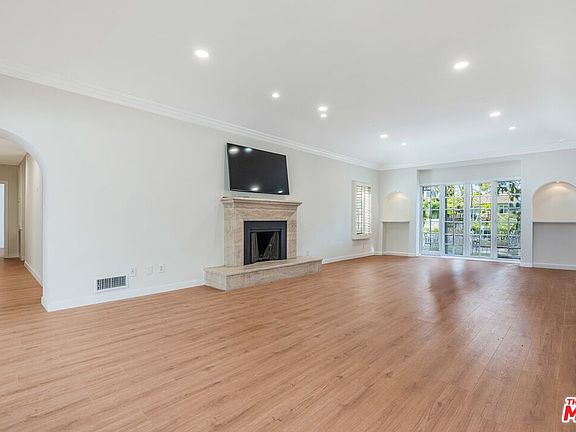 3rd image of 426 Georgina Ave