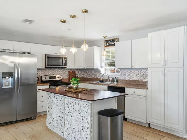 5471 Bonanza Dr, Gulf Breeze, FL 32563