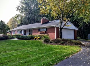 11523 N Bobolink Ln, Mequon, WI 53092